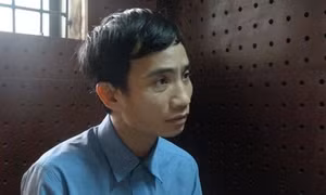 Phạt tù kẻ mạo danh công an để lừa "chạy việc"