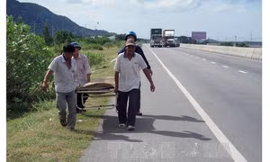 Máy xúc đè một công nhân tử vong tại chỗ 