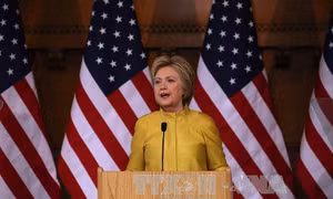 Bất chấp thất bại, ứng cử viên Clinton và Trump vẫn dẫn đầu