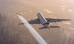 "Người dơi" bay sát sạt siêu máy bay A380