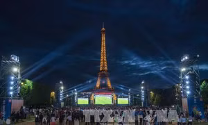 Paris trong một giấc mơ hình tròn