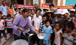 Hà Nội xử vụ hàng trăm người đặt bếp nấu cháo trước Ủy ban xã