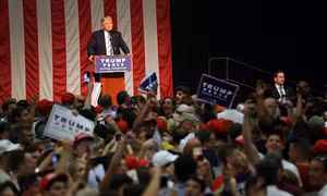 Donald Trump và sóng gió trên đường đua 