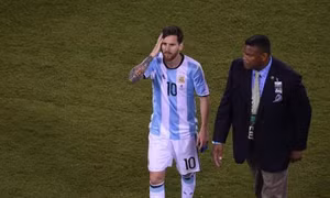 Messi không biết sút 11 mét?