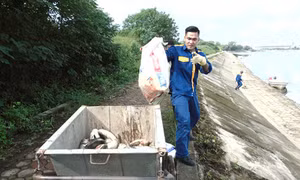 Không phát hiện thêm cá chết ở hồ Linh Đàm