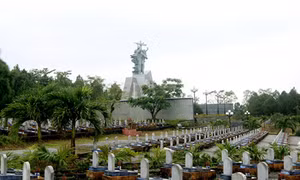 Tháng 7 ở Nghĩa trang Đường 9