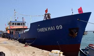 Bàn giao tàu hậu cần vỏ thép cho ngư dân Lý Sơn 