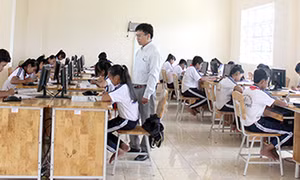 Sóc Trăng: Học sinh ngồi nhầm lớp, điều chuyển giáo viên khó hiểu