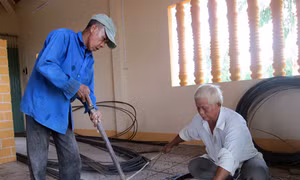 Lão nông nhiệt tâm xây cầu từ thiện