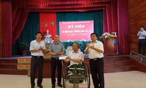 Thăm hỏi, tặng quà thương binh nặng