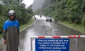 Sạt lở tại Quảng Bình, đường sắt Bắc - Nam ngưng trệ 