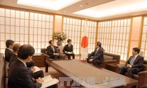 Thủ tướng Nhật Bản Shinzo Abe thân mật tiếp đồng chí Phạm Minh Chính
