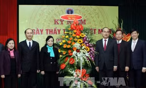 Lãnh đạo Đảng, Nhà nước chúc mừng đội ngũ y bác sỹ
