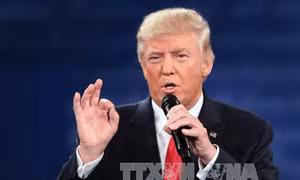 Ê kíp ông Trump chỉ trích báo chí dựng chuyện