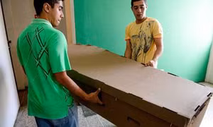 Khủng hoảng, Venezuela chôn cất người thân trong bìa các-tông