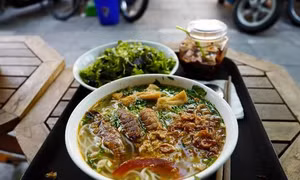 Bún riêu bề bề 48C Nguyễn Hữu Huân "trúng quả" nhờ truyền thông