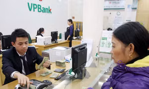 Chuyên gia kinh tế Bùi Quang Tín: Nên mua USD kỳ hạn để tránh rủi ro tỷ giá