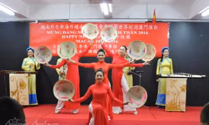Biểu diễn văn nghệ mừng Đảng mừng Xuân tại Macau