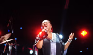 Boney M và Chris Norman mê hoặc hơn 4.000 khán giả Hà Nội