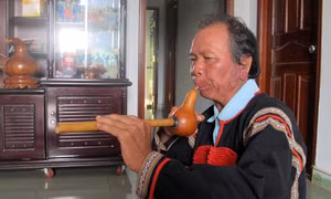 Nghệ nhân kể khan huyền thoại Tây Nguyên trình diễn ở Hà Nội