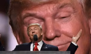 FBI “thả bom” trước bầu cử, ông Trump sẽ lật ngược thế cờ?