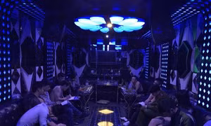 "Đột kích" quán karaoke Hải Phòng, bắt 18 đối tượng dương tính với ma túy