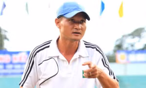 HLV Ngô Quang Trường bị cấm chỉ đạo 2 trận 