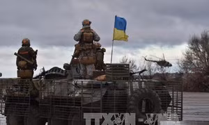 Ukraine nhập quốc tịch cho lính đánh thuê tại Donbass