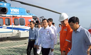 Chủ tịch nước thăm và chúc Tết cán bộ nhân viên giàn khoan dầu khí