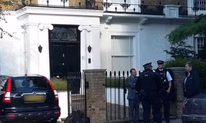 Rời Số 10 Downing, ông Cameron ở nhờ nhà bạn