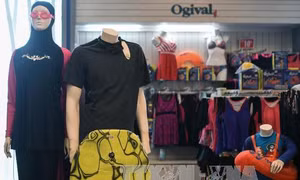 Thủ tướng Pháp bị "ném đá" vì ủng hộ cấm "burkini" 