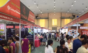 Nô nức đi hội chợ hàng Thái