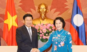 Chủ tịch Quốc hội Nguyễn Thị Kim Ngân tiếp Thủ tướng Lào