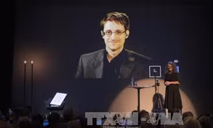 "Mở cửa" bộ dữ liệu mật của Snowden cho báo giới 