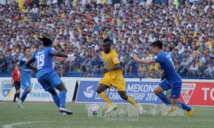 Trọng tài FIFA Singapore bắt chính trận đấu tâm điểm vòng 25 