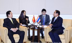 Thủ tướng Nguyễn Tấn Dũng gặp Thủ tướng Thái Lan
