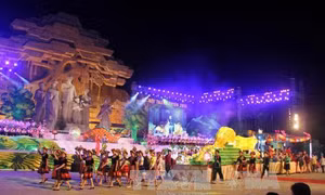 Rực rỡ ánh đèn “Đêm hội Thành Tuyên năm 2016” 