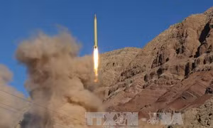Iran thử thành công tên lửa đạn đạo tầm trung 
