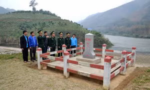 Xây dựng Cột cờ Lũng Pô