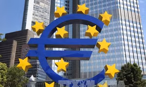 ECB giữ nguyên lãi suất cơ bản thấp kỷ lục