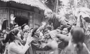 Bác Hồ và lớp "Bồi dưỡng hạt giống đỏ"