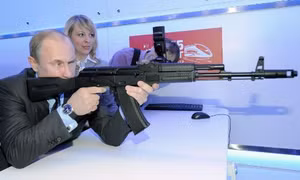 Yếu tố gì khiến súng AK-47 thành công toàn cầu?