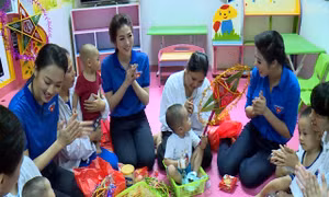 Tân Hiệp Phát tặng quà Trung thu cho trẻ em mắc bệnh hiểm nghèo