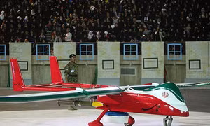 Iran trình làng "máy bay không người lái cảm tử"
