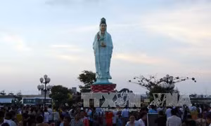 Lộn xộn, "chặt chém" trước cổng chùa Quan âm Phật đài