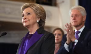 Cánh cửa Nhà Trắng hé mở với bà Clinton?