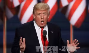 Ông Trump dẫn điểm trước bà Clinton trong thăm dò dư luận 