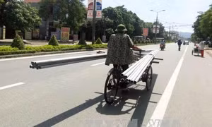 Tiếp tục xử lý mạnh xe thô sơ chở hàng hóa cồng kềnh