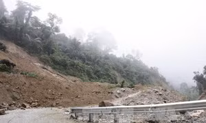 Thêm 5 điểm sạt lở mới trên đường Trường Sơn Đông