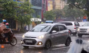Bão số 3 khiến hệ thống taxi "tê liệt" 